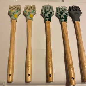 NEW Krumbs Kitchen Collection Wooden Handle Whisks- Blackberry